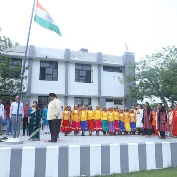 🌟🇮🇳 SKS International Gurukul salutes the nation! 🇮🇳🌟